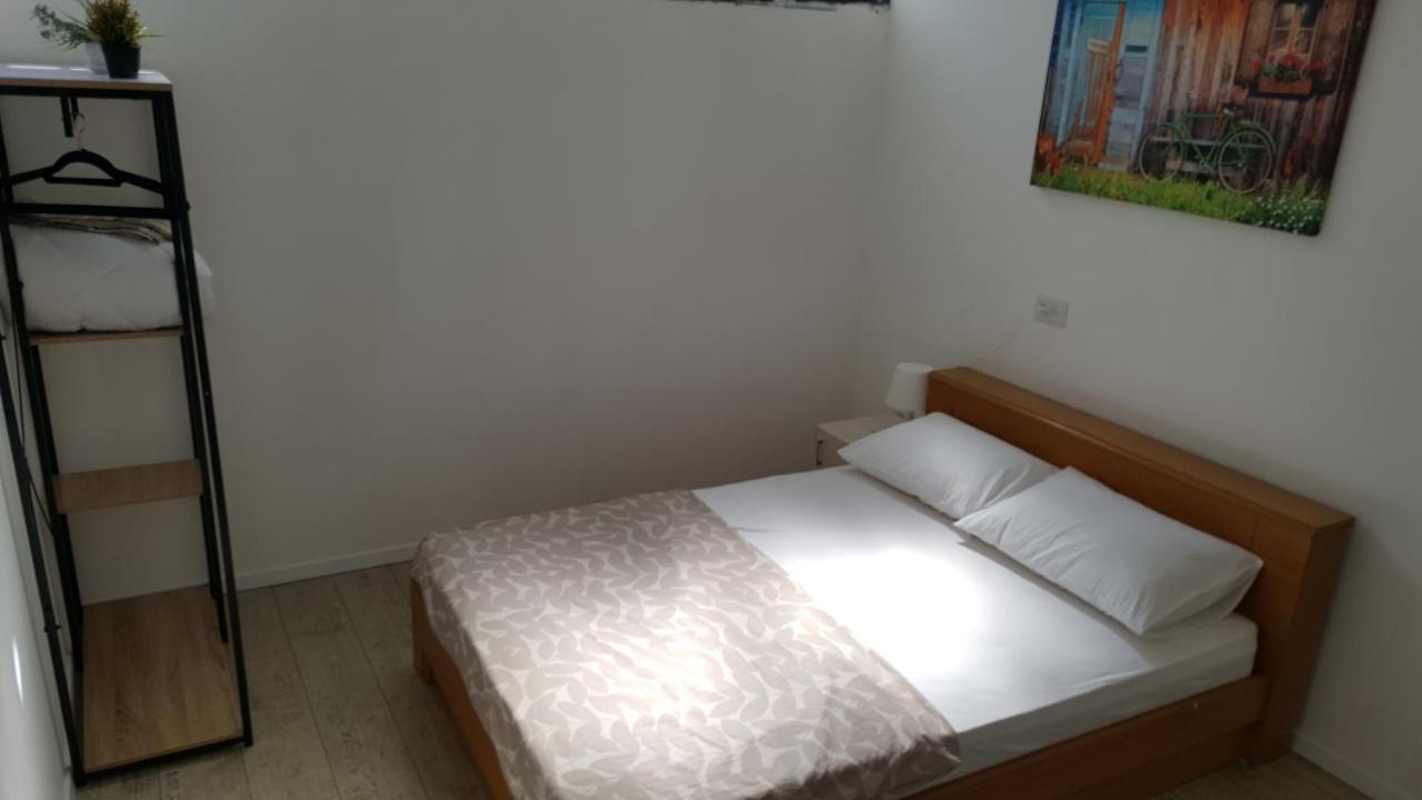 Mevaser - Christian Hostel Rishon Leziyyon Esterno foto