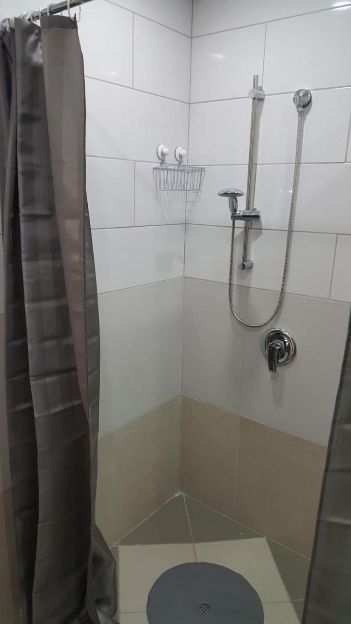 Mevaser - Christian Hostel Rishon Leziyyon Esterno foto