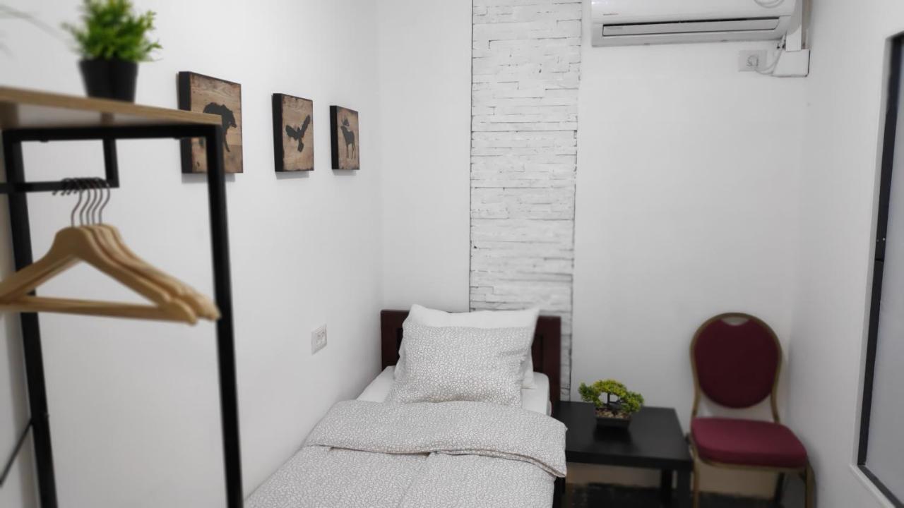 Mevaser - Christian Hostel Rishon Leziyyon Esterno foto