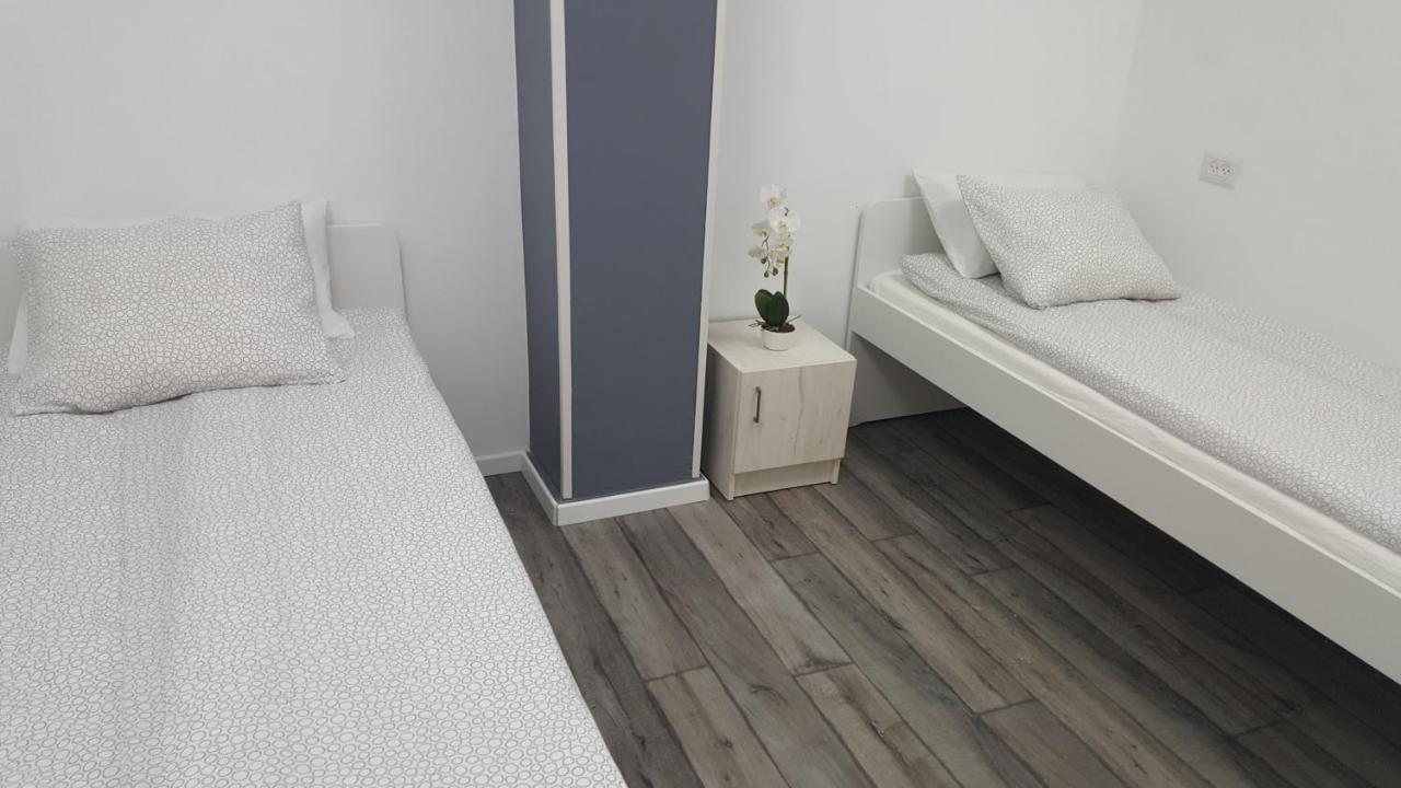 Mevaser - Christian Hostel Rishon Leziyyon Esterno foto